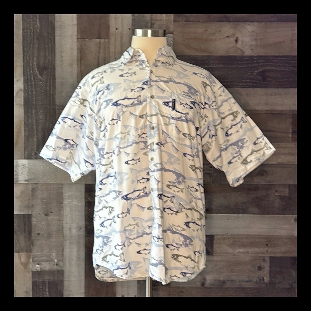 Men’s Columbia button up shirt XLarge sporty outdoor fishing camping vacation